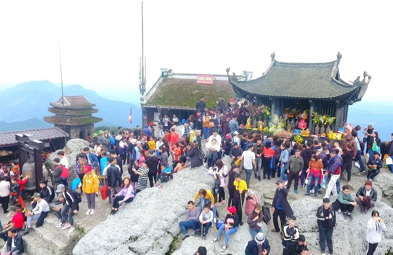 Du khách tham quan chùa Đồng, Yên Tử, Quảng Ninh - Nguồn: Báo Quảng Ninh