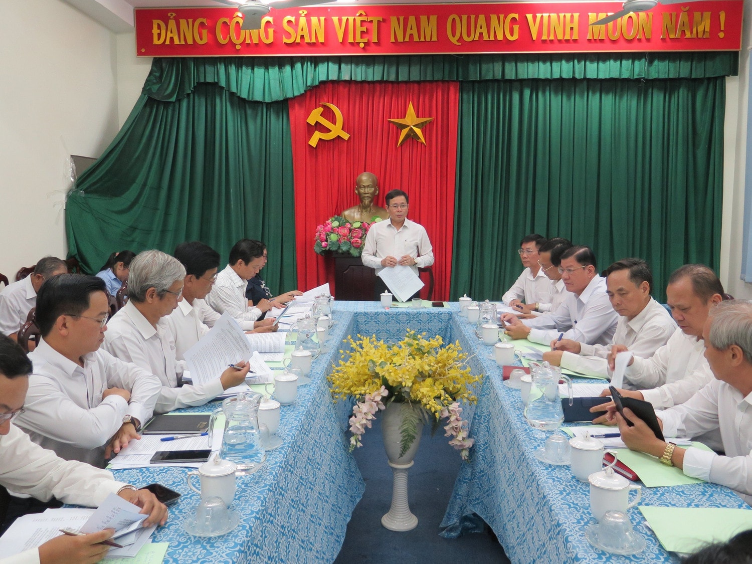Ủy viên Ban Thường vụ Tỉnh ủy, Phó Chủ tịch Thường trực HĐND tỉnh Mai Văn Nhiều kết luận cuộc họp