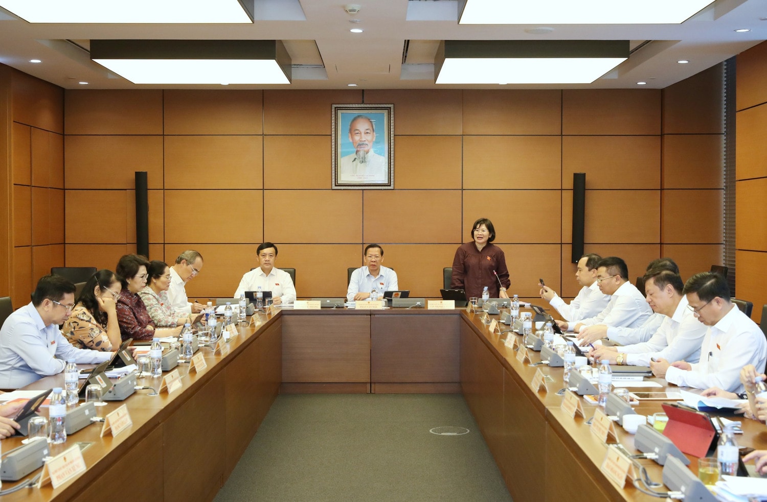 Toàn cảnh phiên thảo luận tại Tổ 2