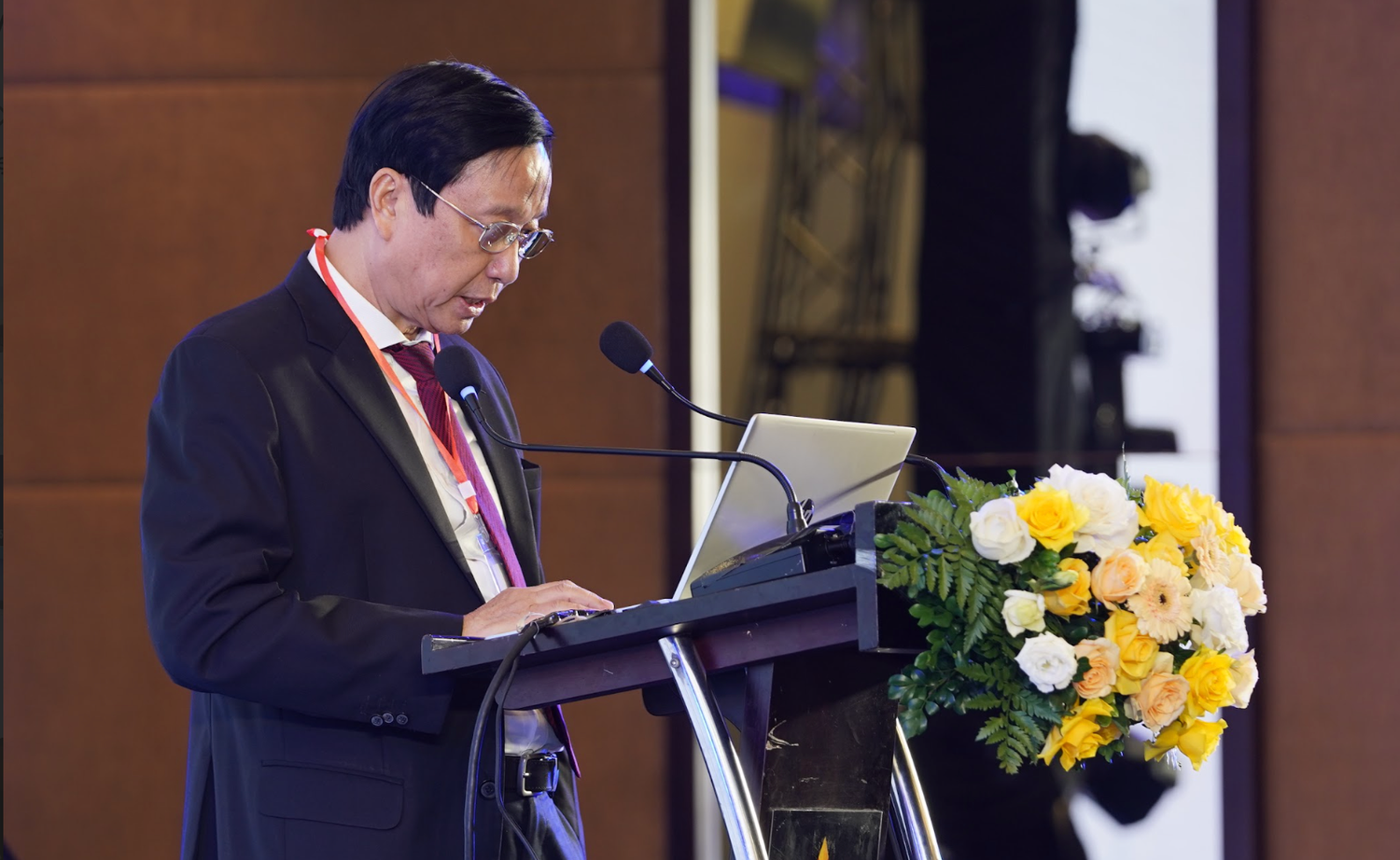 Liệu pháp tế bào và gen: Hy vọng mới cho bệnh nhân ung thư về ghép tế bào gốc tạo máu -0