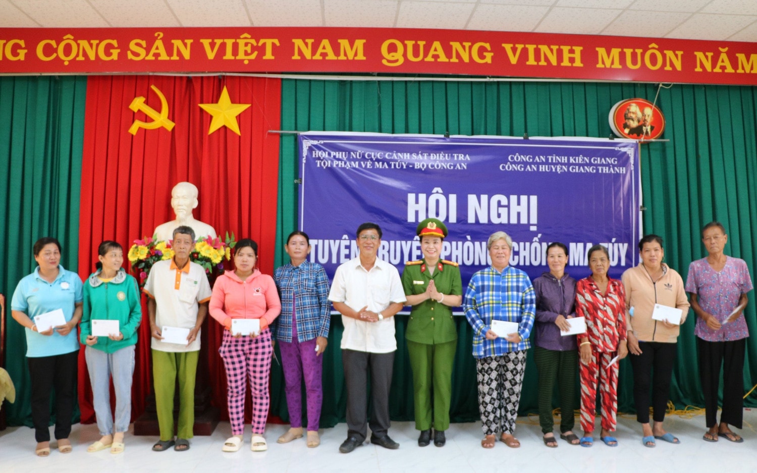  Hàng ngàn người dân xã, phường biên giới, hải đảo được tuyên truyền phòng, chống ma túy -0