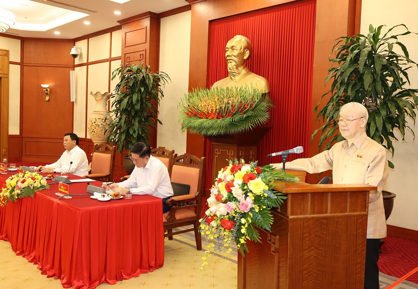 TƯ TƯỞNG, ĐẠO ĐỨC, PHONG CÁCH HỒ CHÍ MINH MÃI MÃI TRƯỜNG TỒN CÙNG DÂN TỘC VIỆT NAM VĂN HIẾN VÀ ANH HÙNG