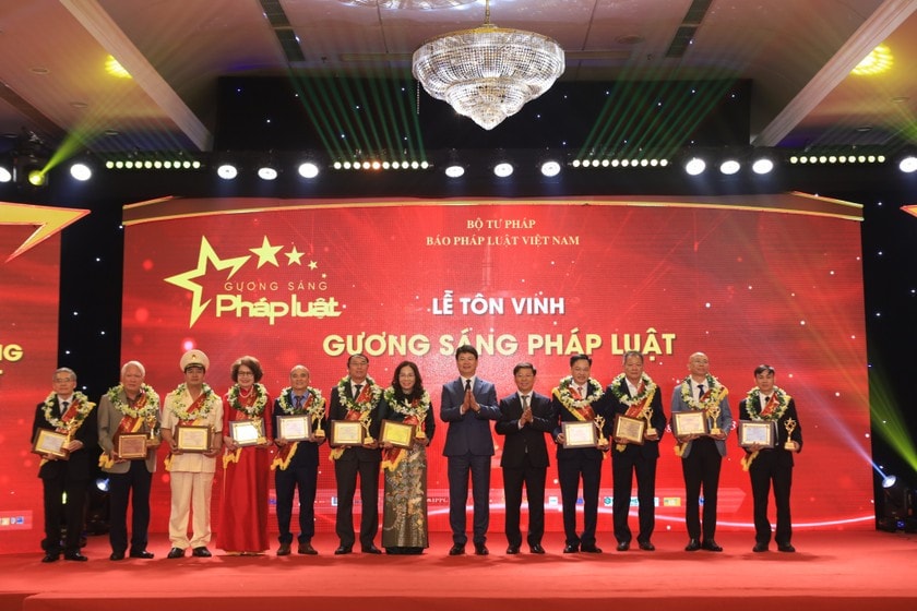 Tôn vinh 50 Gương sáng Pháp luật năm 2023 -0
