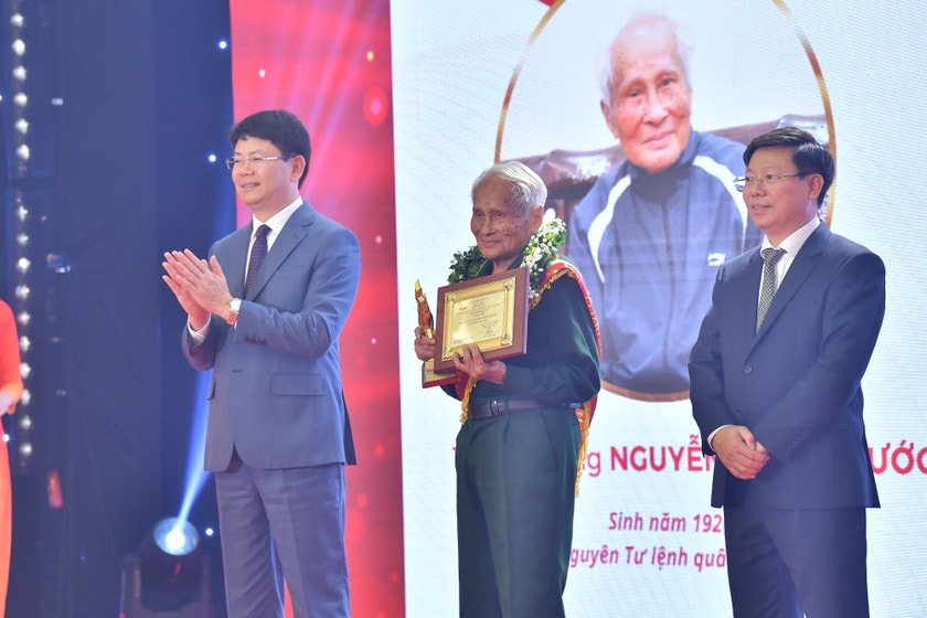 Tôn vinh 50 Gương sáng Pháp luật năm 2023 -0