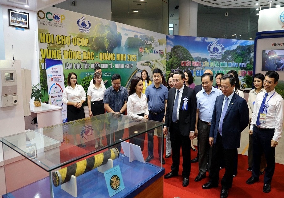 PC Quảng Ninh tham gia triển lãm 'Thành tựu tỉnh Quảng Ninh qua 60 năm hình thành và phát triển' -0
