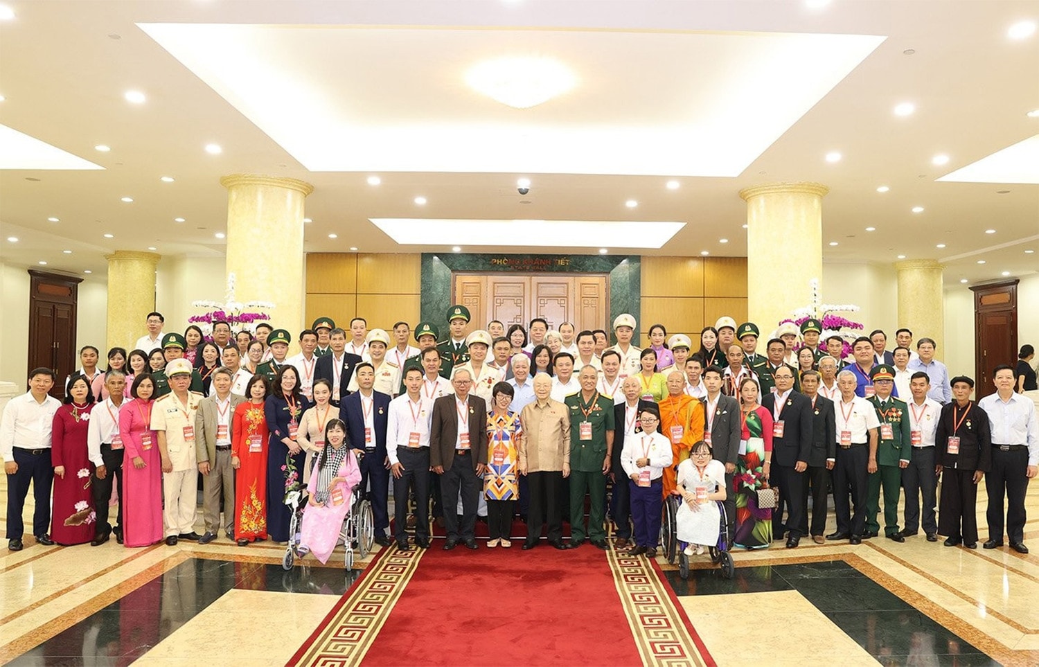TƯ TƯỞNG, ĐẠO ĐỨC, PHONG CÁCH HỒ CHÍ MINH MÃI MÃI TRƯỜNG TỒN CÙNG DÂN TỘC VIỆT NAM VĂN HIẾN VÀ ANH HÙNG