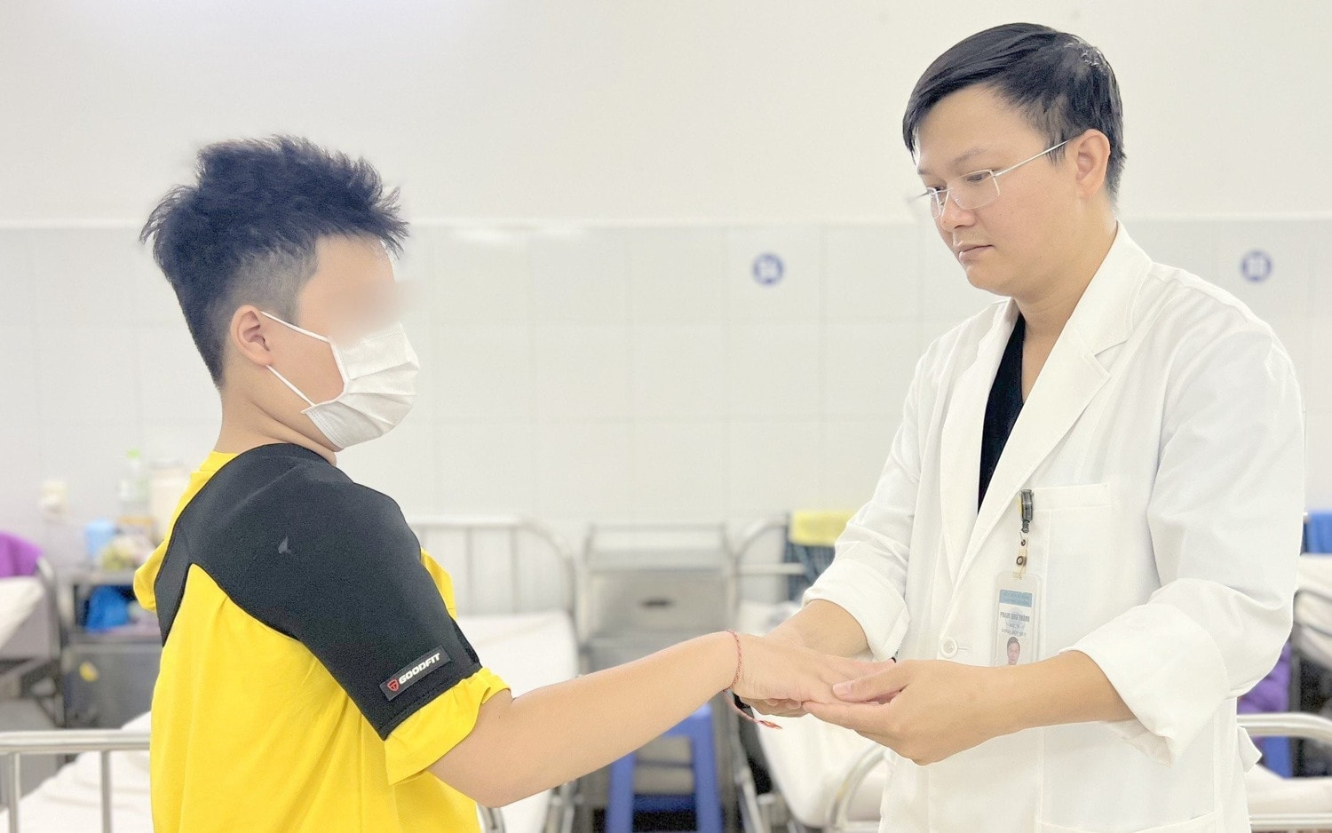 Đà Nẵng cứu sống bé trai 10 tuổi bị đột quỵ não -0