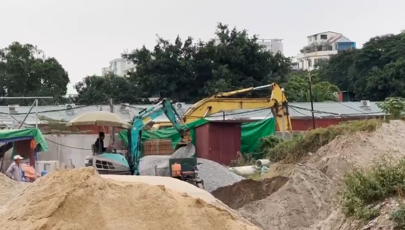 Vụ bãi tập kết vật liệu xây dựng trên đất nông nghiệp, “hành hạ” người dân: Chính quyền địa phương tại quận Hoàng Mai có buông lỏng quản lý, bỏ qua sai phạm? -0