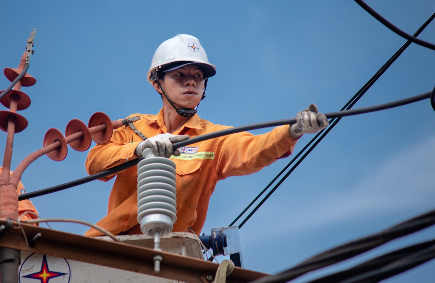 Tập trung triển khai nhiều giải pháp đồng bộ để chuẩn bị phục vụ cung cấp điện năm 2024 -0