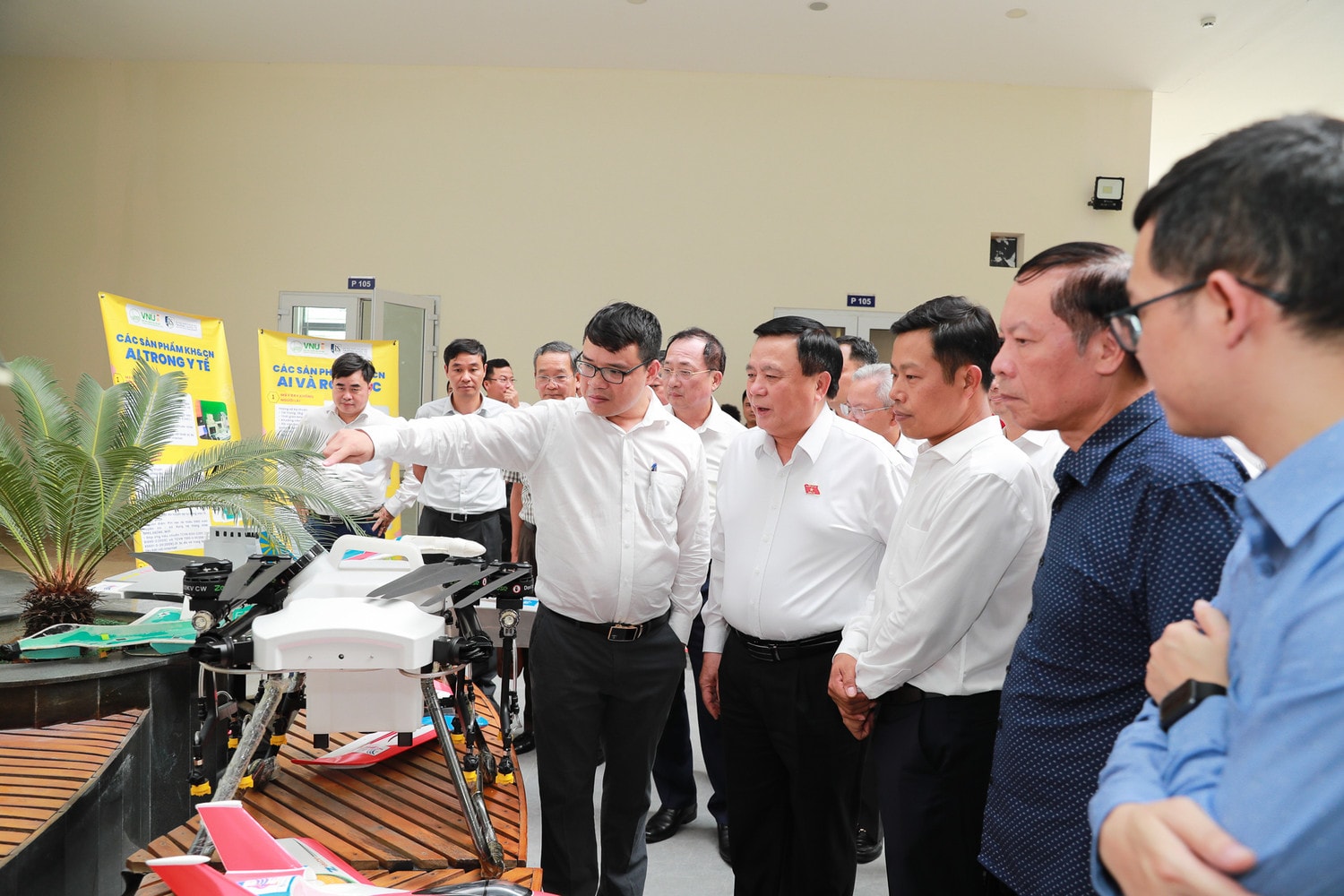 ĐHQGHN cần hình thành một số nhóm nghiên cứu mạnh về lý luận chính trị -1