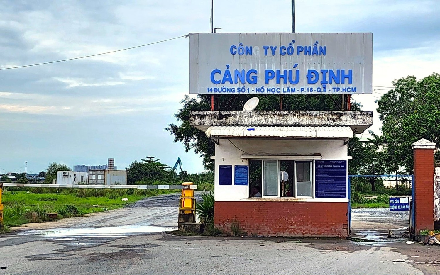 Một số đơn vị được cho là đang sử dụng miễn phí hoặc được giảm đến 90% giá thuê kho bãi tại Cảng Phú Định