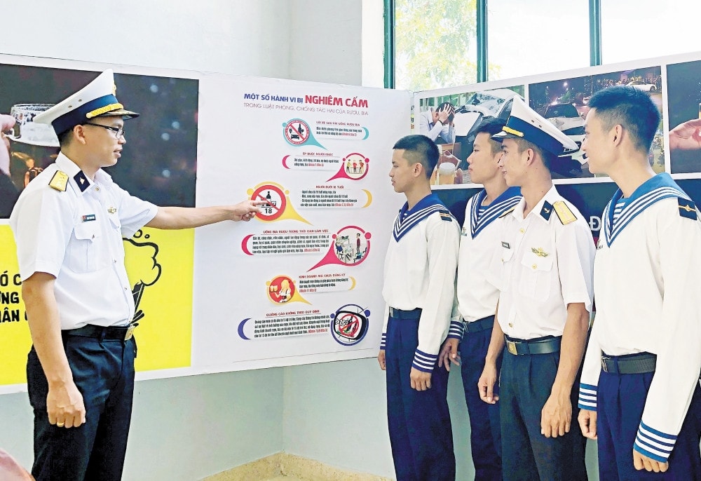 Đưa văn hóa pháp luật vào đời sống bộ đội -0