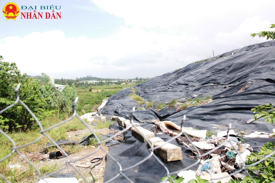Hiện bãi rác Khánh Sơn của Đà Nẵng đã được chôn lấp gần hết, chỉ còn lại hốc số 6 có thể tiếp nhận thêm rác Người dân khốn khổ với nước thải từ khu xử lý rác lớn nhất Đà Nẵng -0