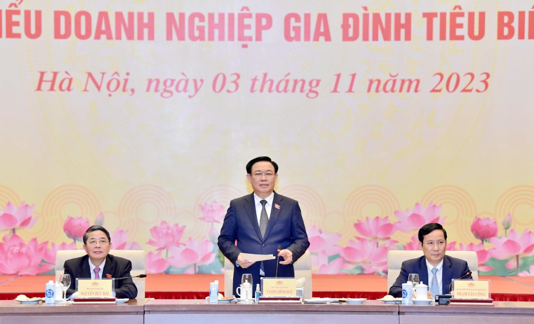 Chủ tịch Quốc hội Vương Đình Huệ: Phát huy tinh thần dân tộc, xứng tầm là những doanh nhân đại diện cho đất nước -0