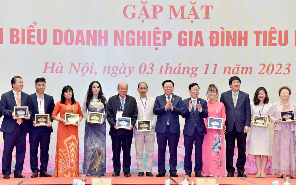 Chủ tịch Quốc hội Vương Đình Huệ: Phát huy tinh thần dân tộc, xứng tầm là những doanh nhân đại diện cho đất nước Việt Nam -0