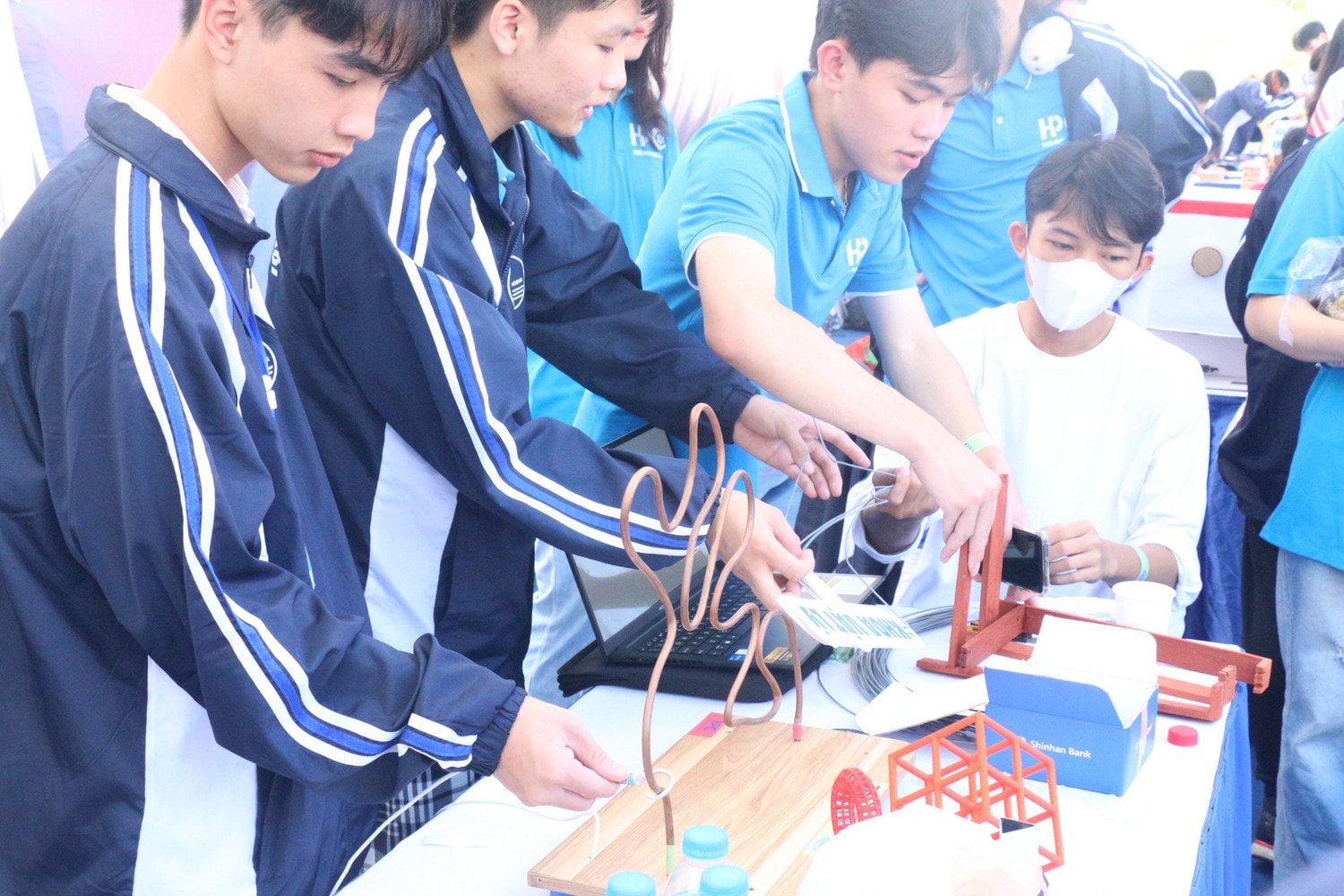 Nhiều trải nghiệm thú vị tại hội trại khoa học của tuổi trẻ đại học quốc gia hà nội -0