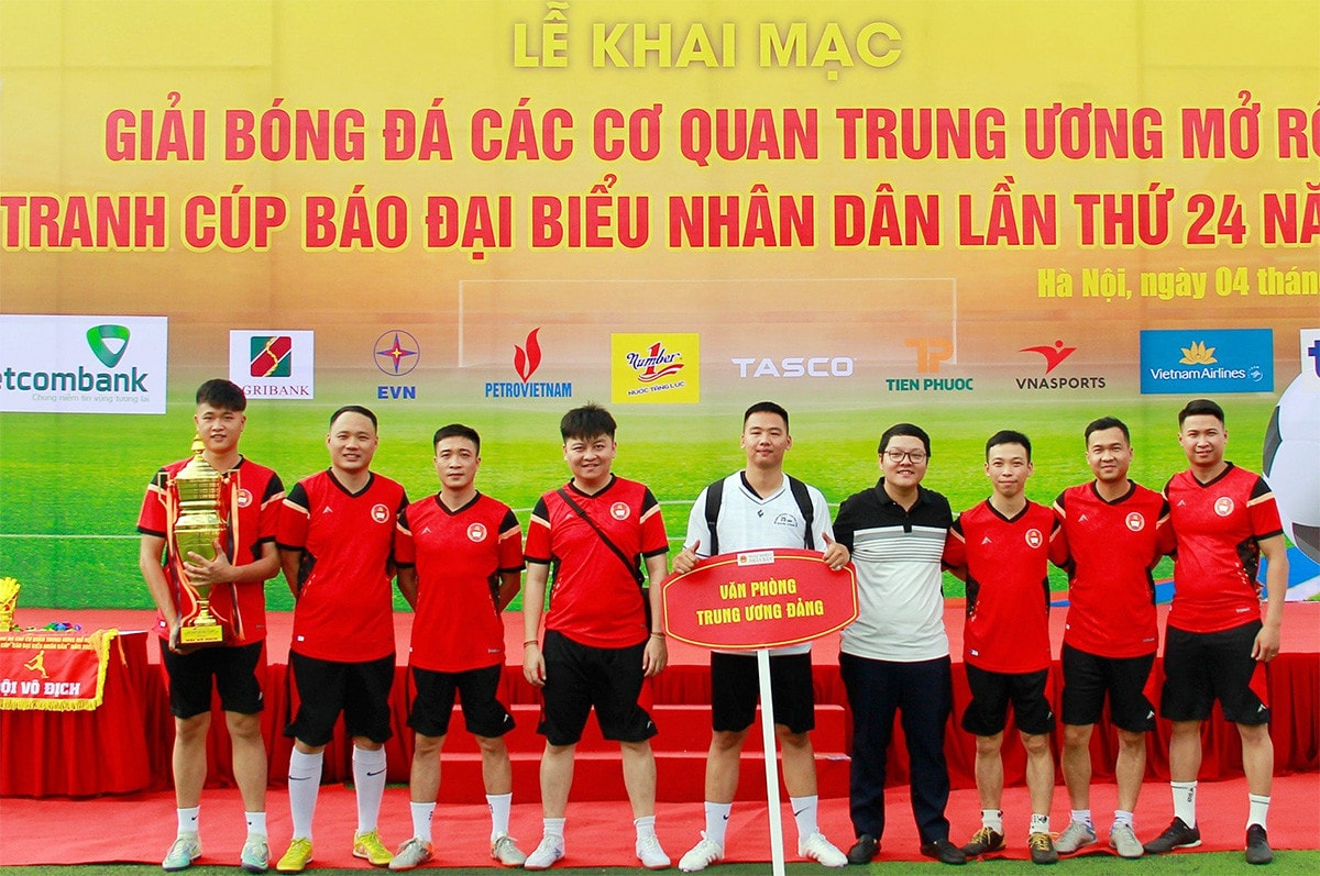 Một số hình ảnh Lễ Khai mạc Giải bóng đá các cơ quan Trung ương mở rộng tranh Cúp Báo Đại biểu Nhân dân lần thứ 24 năm 2023 -8