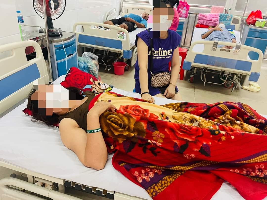 Hy hữu: Người phụ nữ hôn mê, suy hô hấp do bị kẹt đầu cổ trong cánh cửa thang máy vận chuyển thức ăn -0