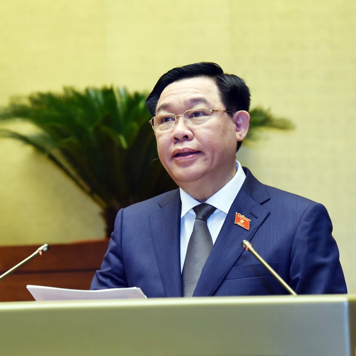 Nêu cao tinh thần trách nhiệm, làm rõ thực trạng, chỉ rõ nguyên nhân, phương hướng, giải pháp, tạo chuyển biến căn bản, thực chất trong từng lĩnh vực chất vấn -0