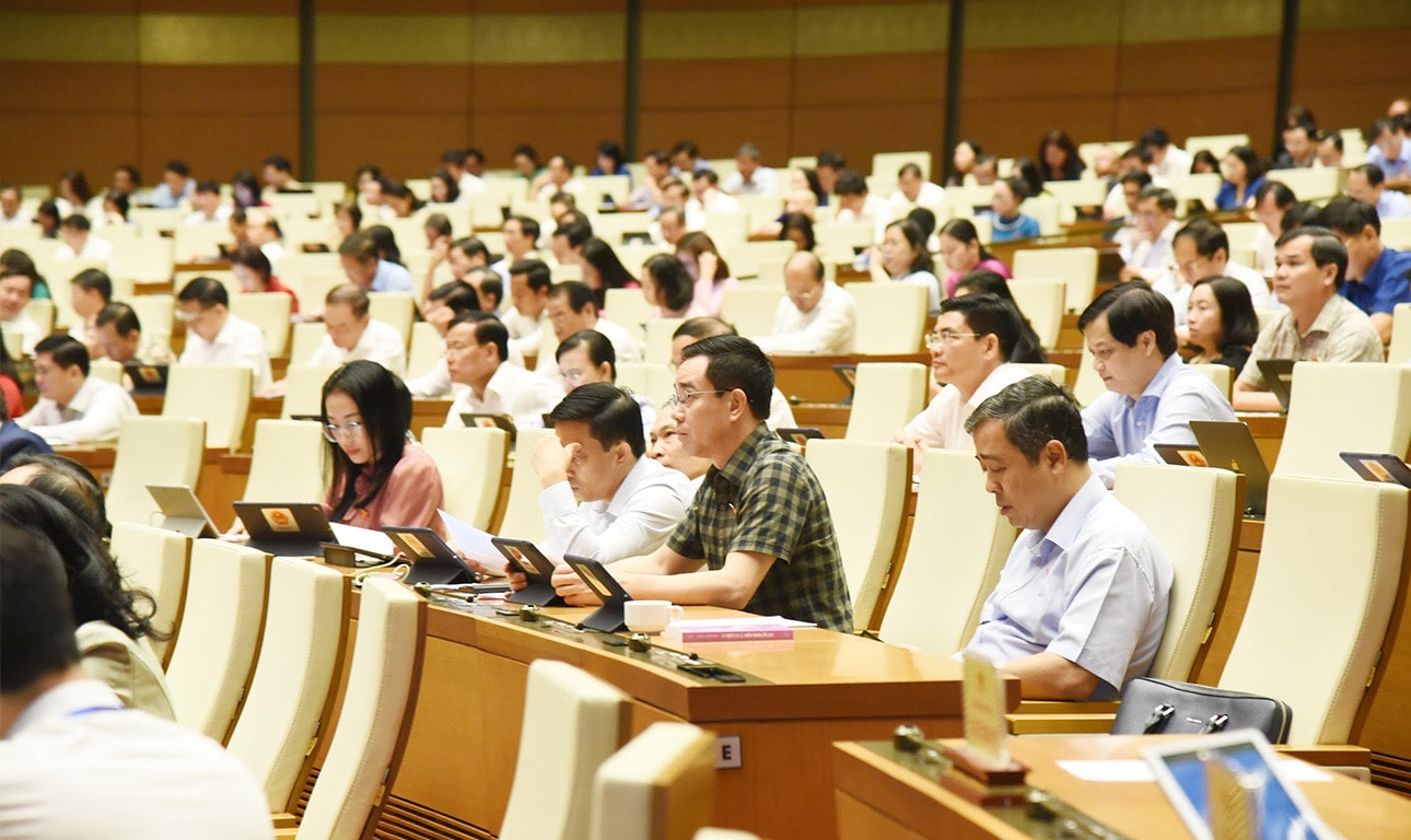 Nêu cao tinh thần trách nhiệm, làm rõ thực trạng, chỉ rõ nguyên nhân, phương hướng, giải pháp, tạo chuyển biến căn bản, thực chất trong từng lĩnh vực chất vấn -1