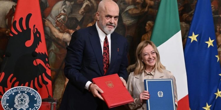 Italy sẽ xây dựng trung tâm tiếp nhận người di cư ở Albania -0