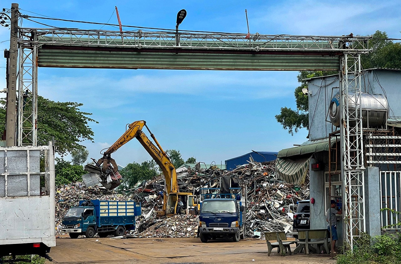 Bình Dương: Nhiều bãi phế liệu có nguy cơ ô nhiễm môi trường ngang nhiên hoạt động trong khu dân cư