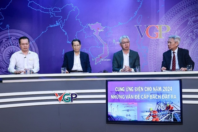 “Năm 2024 vẫn cần điều chỉnh giá điện” -0