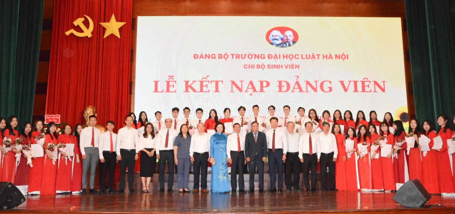 Trường Đại học Luật Hà Nội kết nạp Đảng cho 77 sinh viên ưu tú -0