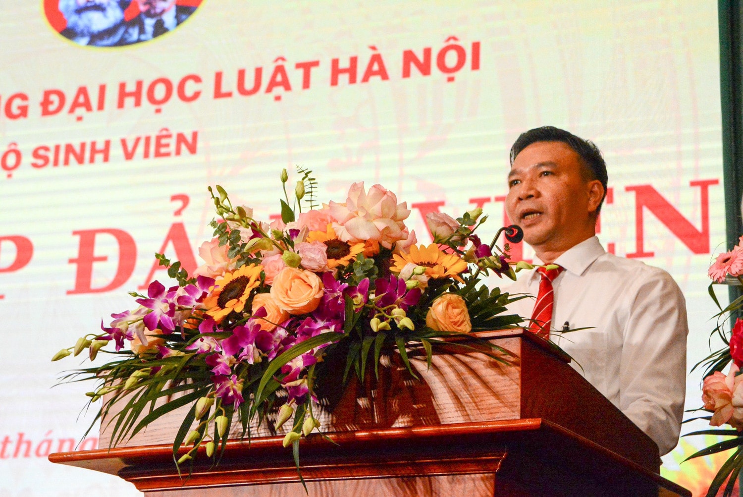 Trường Đại học Luật Hà Nội kết nạp Đảng cho 77 sinh viên ưu tú -0