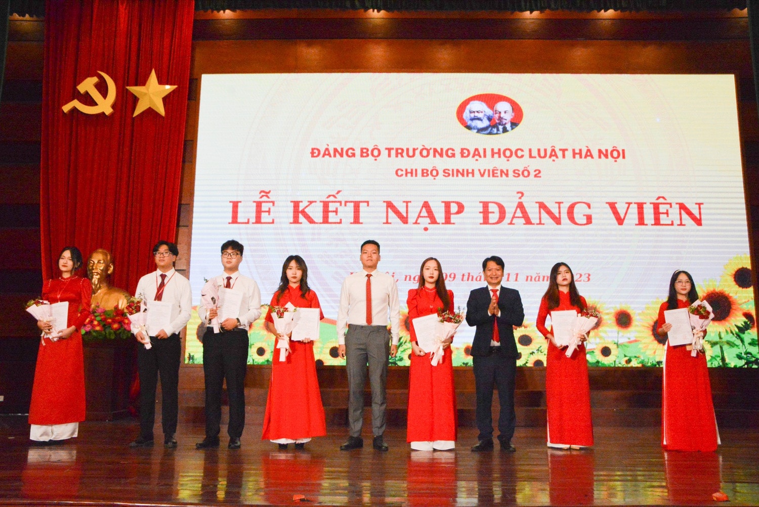 Trường Đại học Luật Hà Nội kết nạp Đảng cho 77 sinh viên ưu tú -4