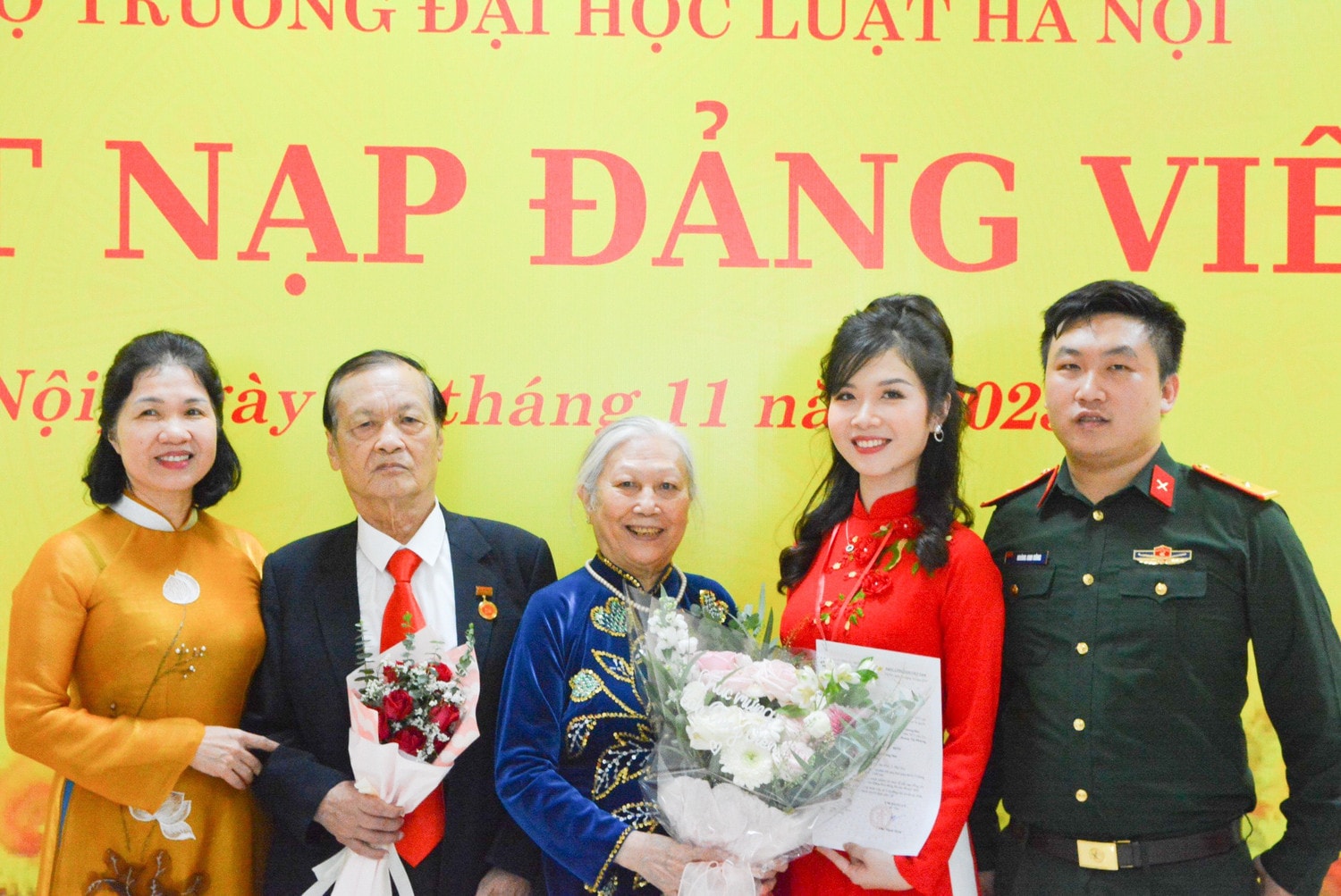 Trường Đại học Luật Hà Nội kết nạp Đảng cho 77 sinh viên ưu tú -5