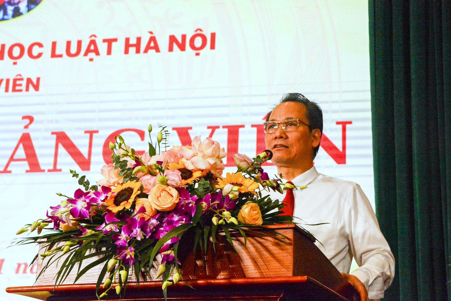 Trường Đại học Luật Hà Nội kết nạp Đảng cho 77 sinh viên ưu tú -0