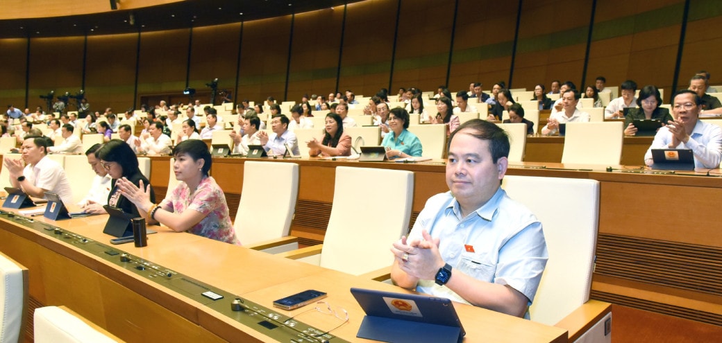 Quốc hội thông qua Nghị quyết về kế hoạch phát triển kinh tế - xã hội năm 2024 -0