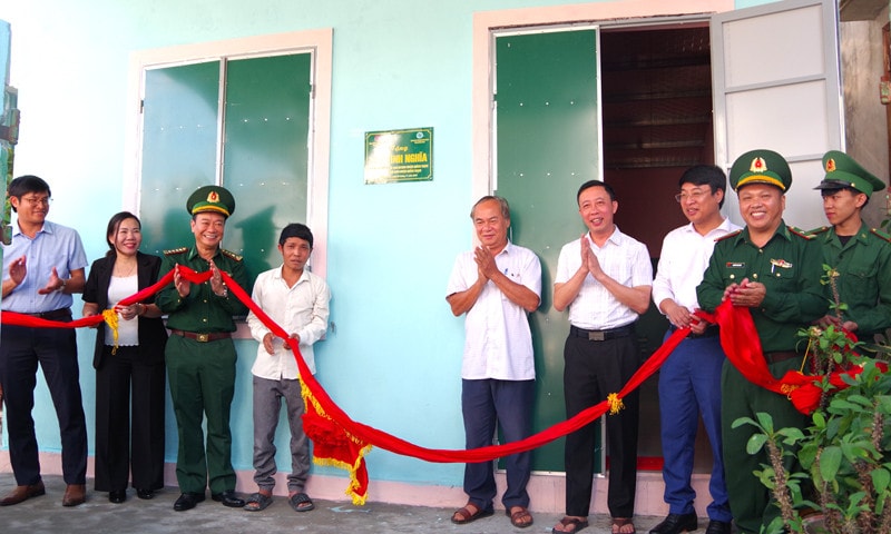 Quảng Bình: Tặng nhà tình nghĩa cho giáo dân vùng biên giới -0