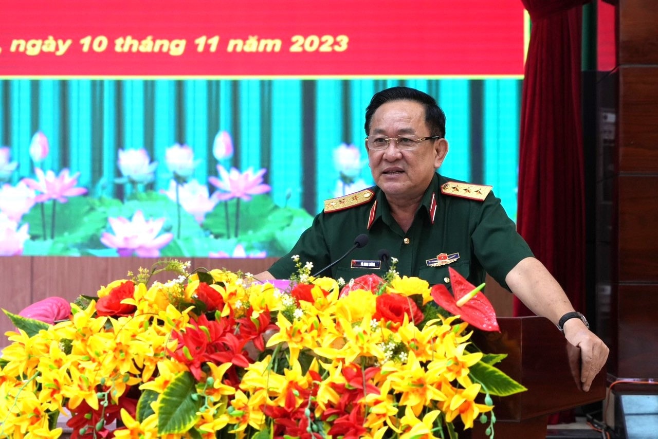 Thượng tướng Võ Minh Lương, Ủy viên Trung ương Đảng, Ủy viên Thường vụ Quân ủy Trung ương, Thứ trưởng Bộ Quốc phòng phát biểu.