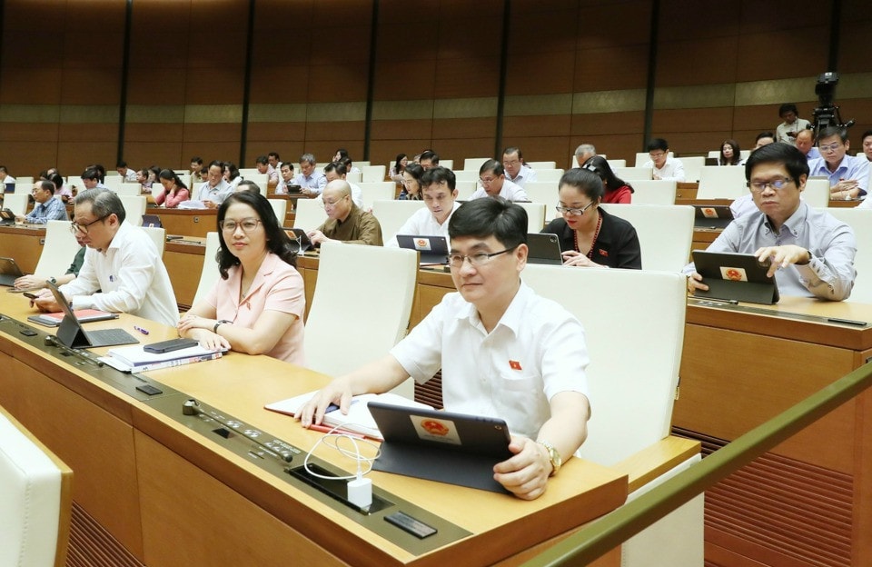 Các Đại biểu Quốc hội Đoàn TP.Hà Nội tham dự phiên làm việc chiều 10.11. Ảnh: ITN