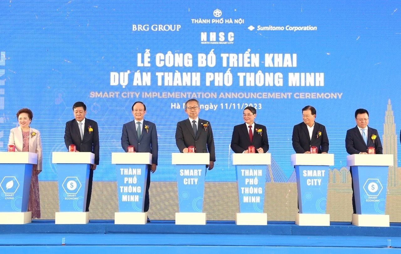 Phó Chủ tịch Quốc hội Nguyễn Đức Hải, lãnh đạo Trung ương và thành phố Hà Nội bấm nút công bố dự án Thành phố Thông minh Bắc Hà Nội