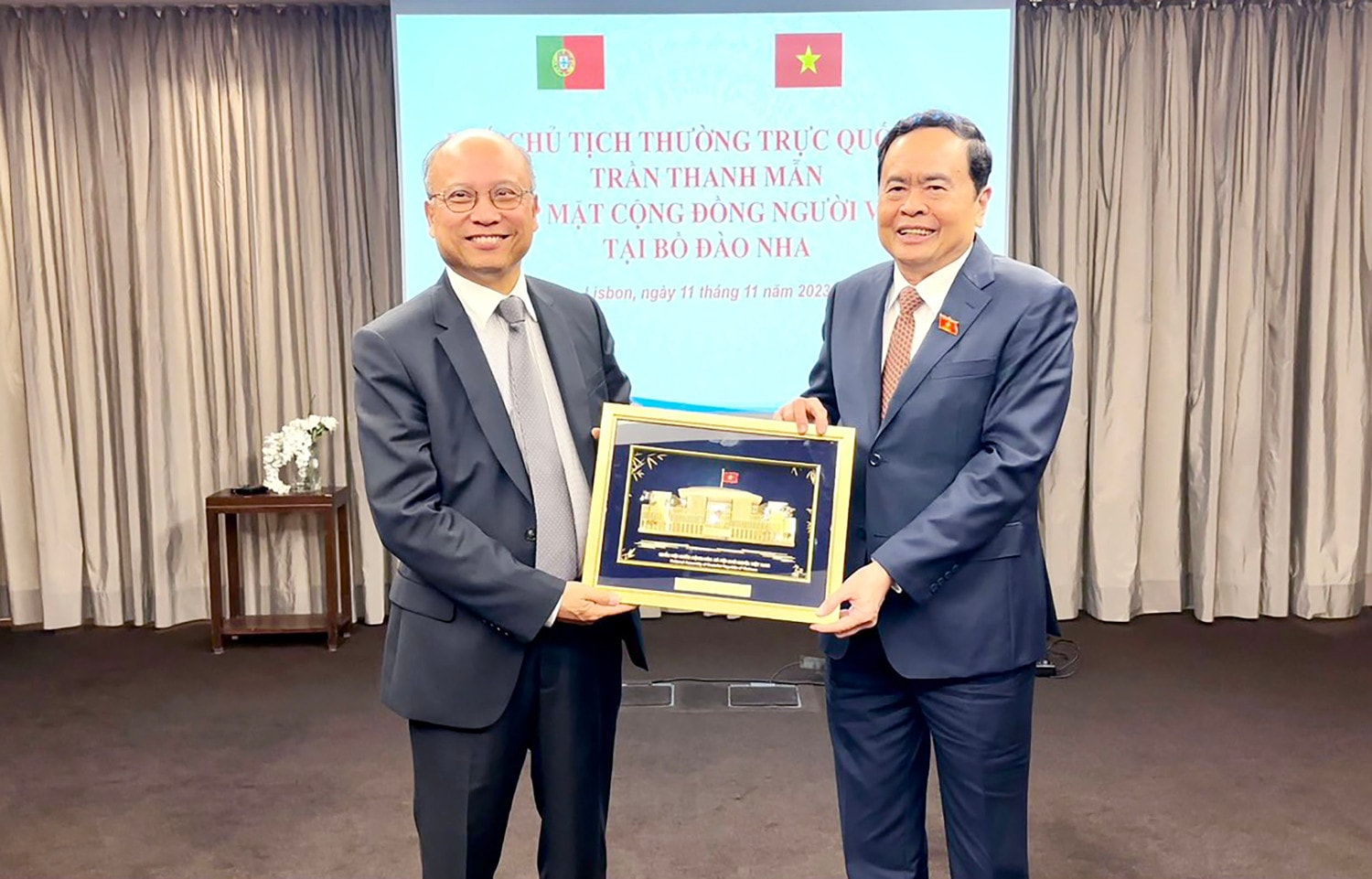 Phó Chủ tịch Thường trực Quốc hội Trần Thanh Mẫn gặp gỡ cộng đồng người Việt Nam tại Bồ Đào Nha