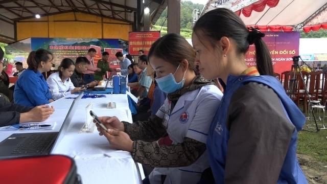 Đẩy mạnh ứng dụng công nghệ thông tin vùng đồng bào dân tộc thiểu số -0