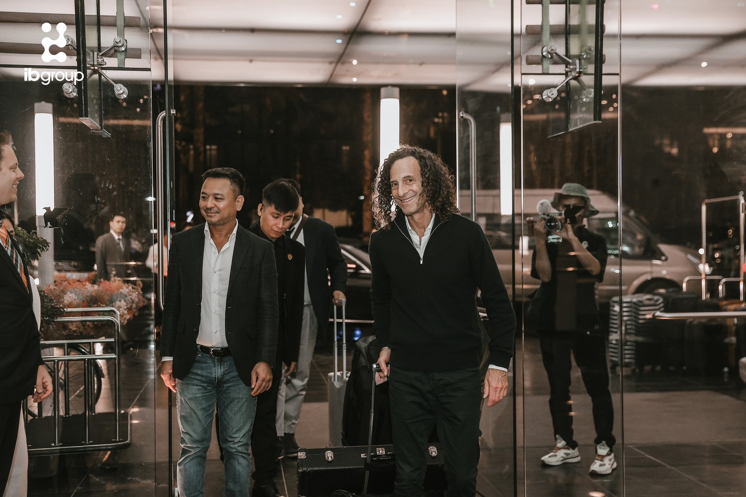 Nghệ sĩ Kenny G đến Hà Nội, sẵn sàng cho đêm diễn tối 14.11 -0