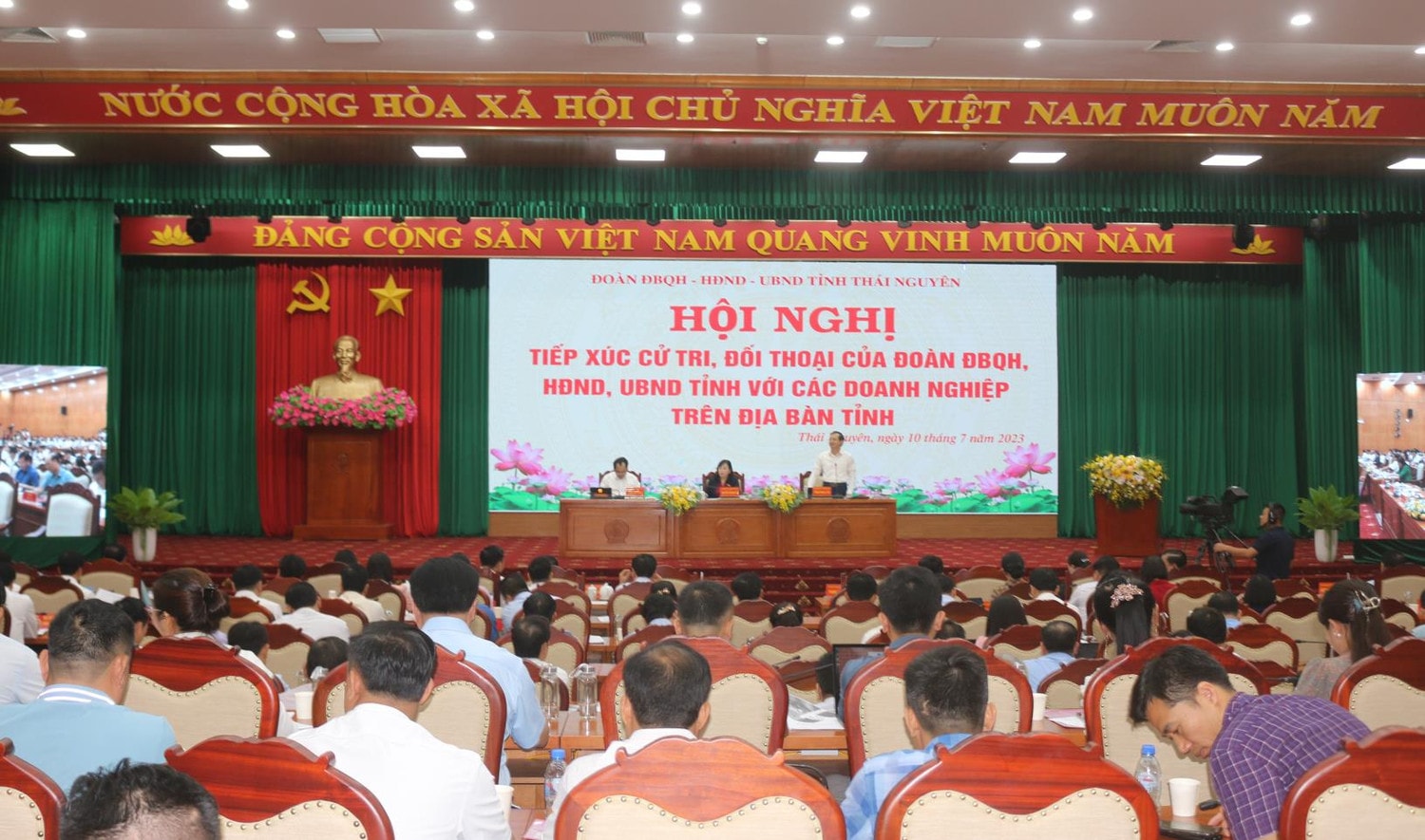 Hội nghị TXCT, đối thoại của Đoàn ĐBQH, HĐND, UBND tỉnh Thái Nguyên với các doanh nghiêp trên địa bàn tỉnh - ẢNH N. HẠNH