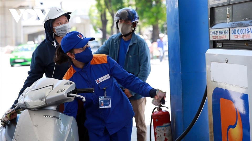 Giá xăng dầu đồng loạt giảm nhẹ chiều nay, 13.11 -0