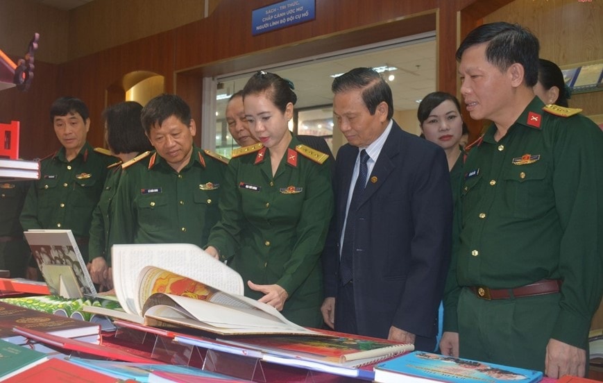 Phong trào đọc sách là món ăn tinh thần không thể thiếu trong các đơn vị quân đội -0