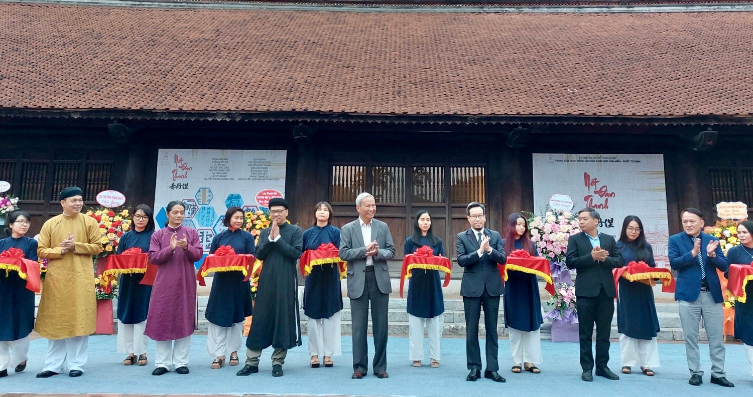 Triển lãm thư pháp kết hợp ánh sáng tại Văn Miếu - Quốc Tử Giám -0