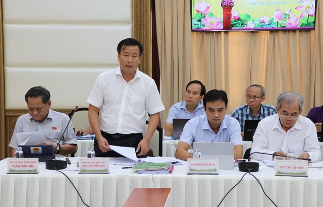 Phó Chủ tịch UBND tỉnh Nguyễn Phước Thiện làm rõ thêm các vấn đề đại biểu chất vấn - ảnh: Thanh Trúc 