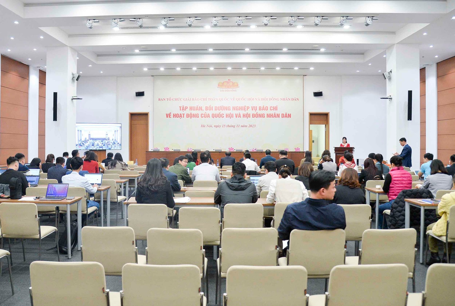 Quang cảnh buổi tập huấn