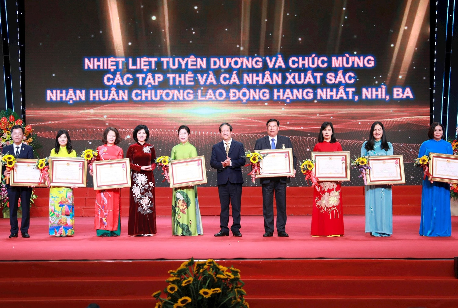 Bộ trưởng Nguyễn Kim Sơn: 