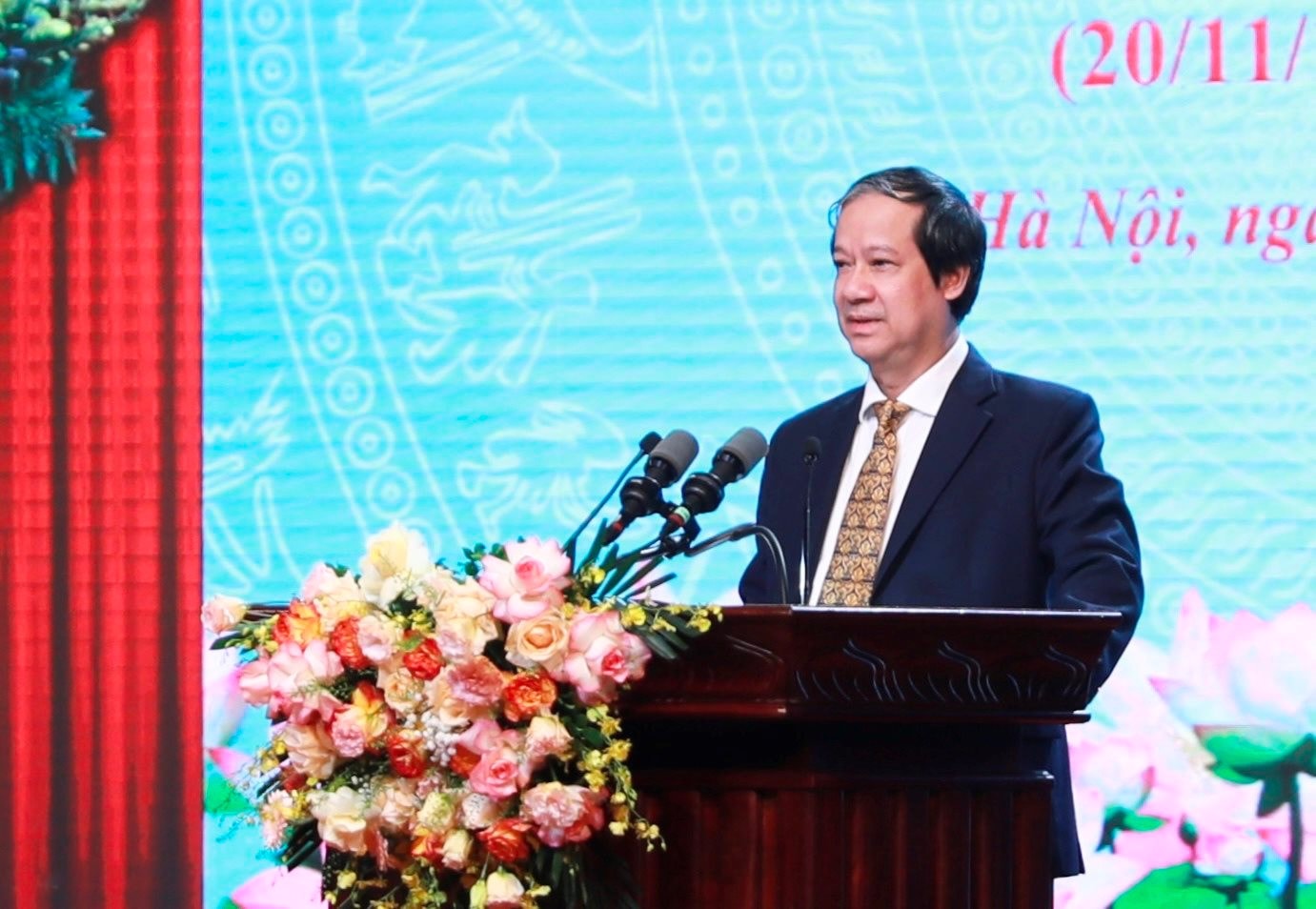 Bộ trưởng Nguyễn Kim Sơn: 