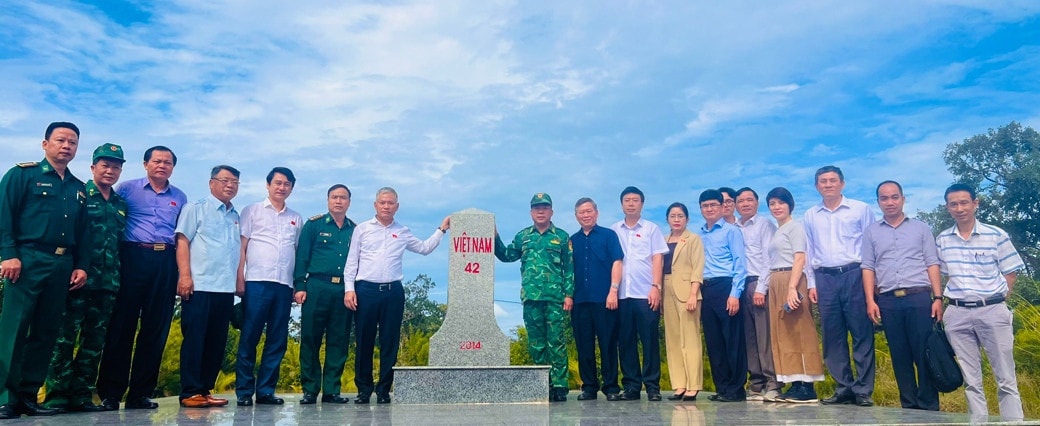 Ủy ban Đối ngoại Quốc hội khảo sát đường biên giới và làm việc với lãnh đạo tỉnh Đắk Lắk -0