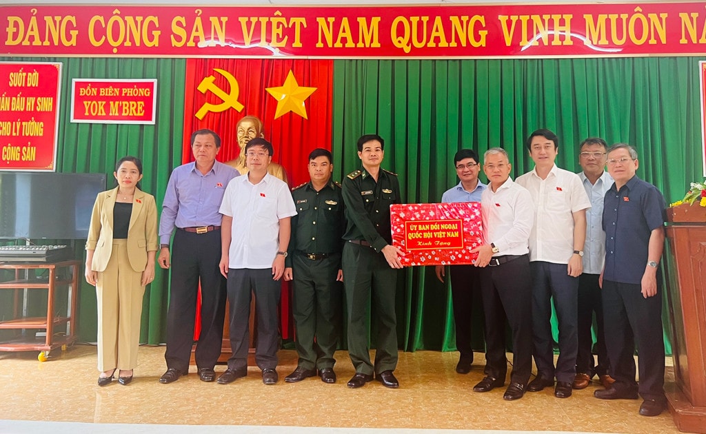 Ủy ban Đối ngoại Quốc hội khảo sát đường biên giới và làm việc với lãnh đạo tỉnh Đắk Lắk -0